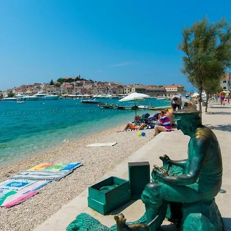 Apartment Sweet Summer